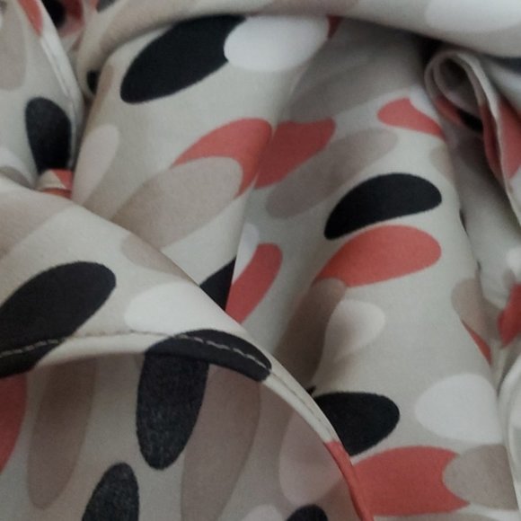 Larry Levine Ruffled Flutter Sleeveless Blouse with oval circle pattern - Picture 10 of 10